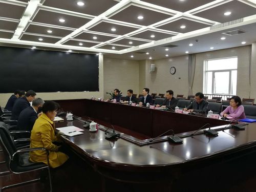 与中国铁路南宁局集团有限公司副总经理陈建国洽谈校企合作