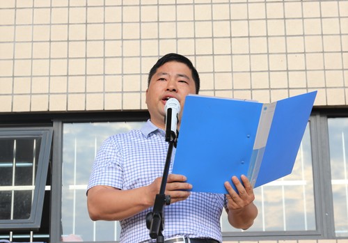 学院副院长陈忠林发表题为《提高民主素质，争做优秀大学生》的国旗下讲话