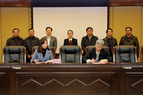 签订湖南“一家一”助学就业·同心温暖工程“民盟·同心班”协议书