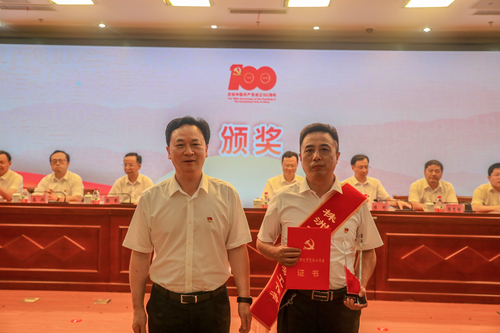 14优秀党务工作者颁奖