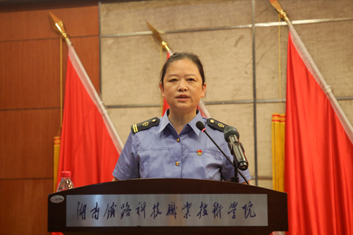 2.郑州集团郑州高铁基础设施段联锁数据室主任  郑小燕讲话特写