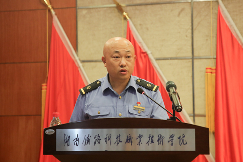 6.广铁集团海口综合维修段信号工 高级技师 王笑冰 讲话特写