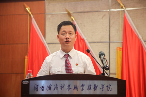 3.广铁集团汕头机务段检修车间工长 茹德玖 讲话特写