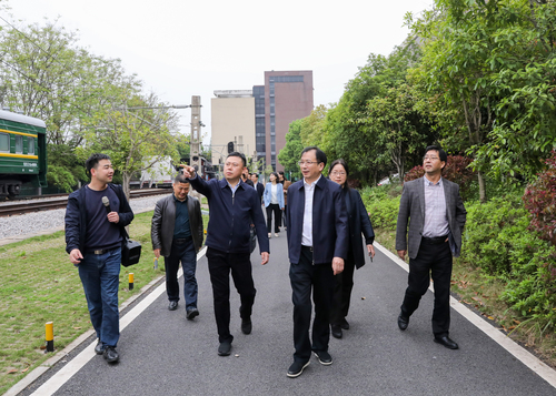 参观轨道交通国际共享实训基地