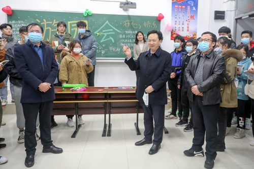 1 刘剑飞，陈彬，陈忠林，高兴，参加游园会活动 (5)