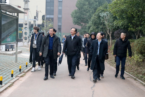2 参观轨道交通国际共享实训基地