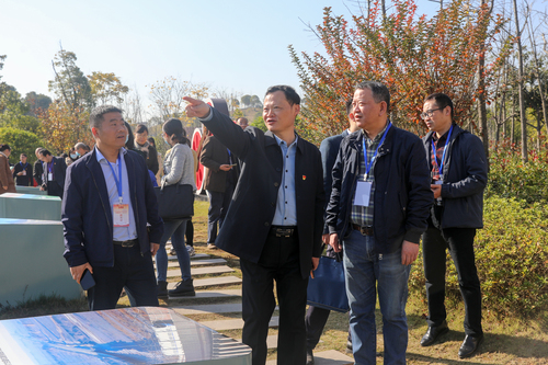 参观党建广场（4）