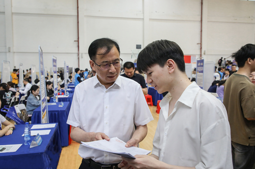 陈彬与学生