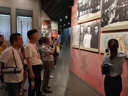 统战成员参观抗日胜利受降纪念馆