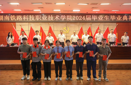 6.学校2024届创新创业优秀毕业生代表合照