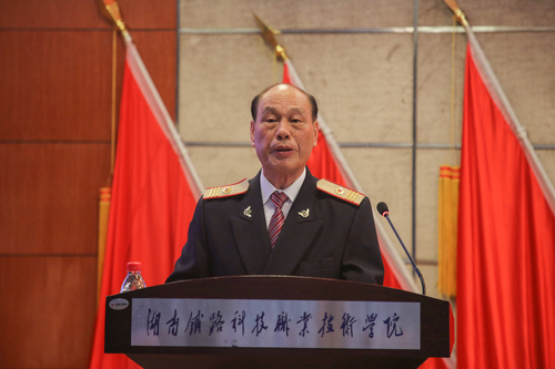 曾春桂讲话特写